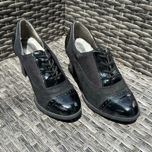 Dexflex comfort pumps with block heels.